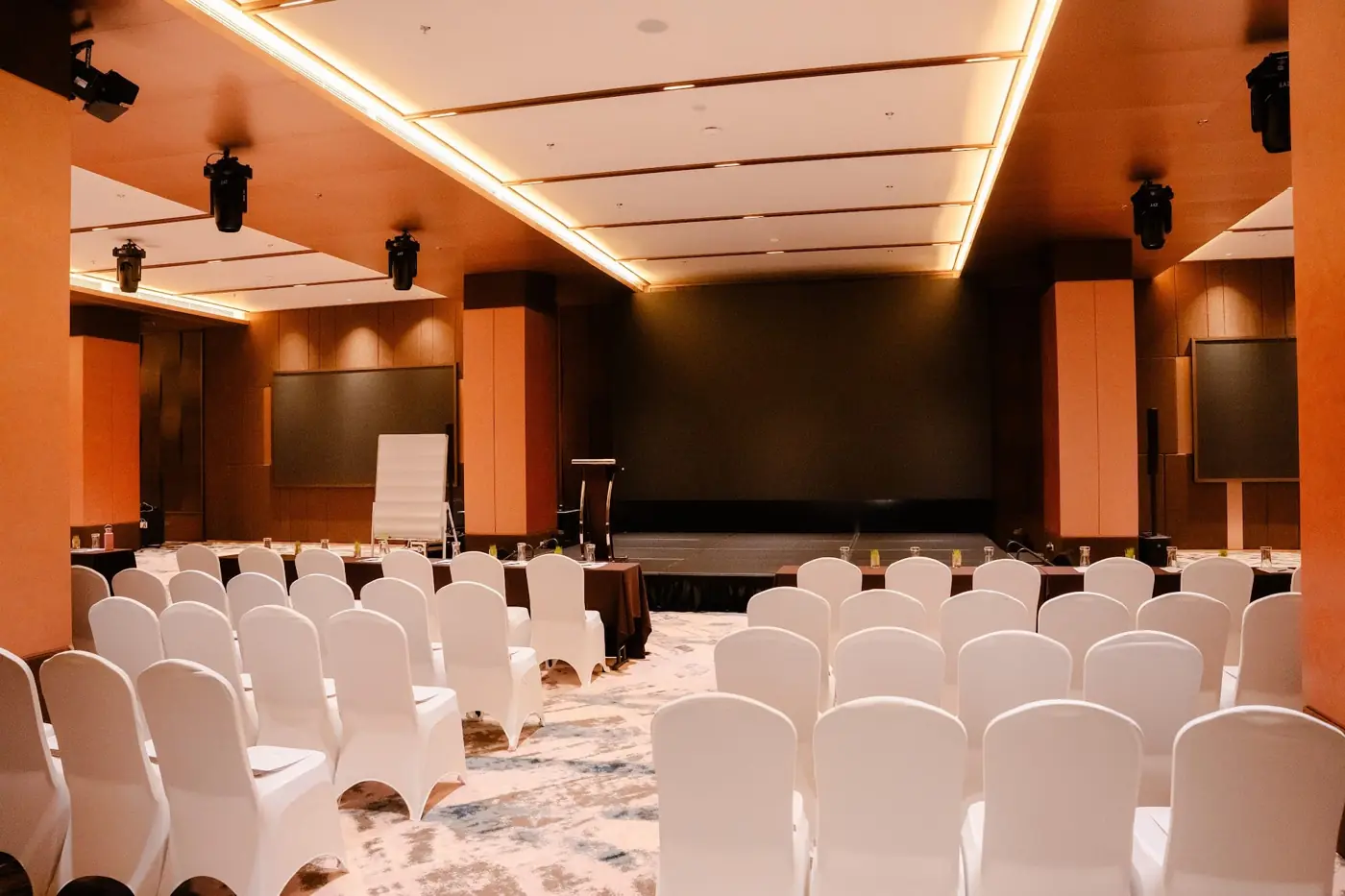 Ballroom tổ chức hội nghị, gala dinner tại Lynntimes Thanh Thủy
