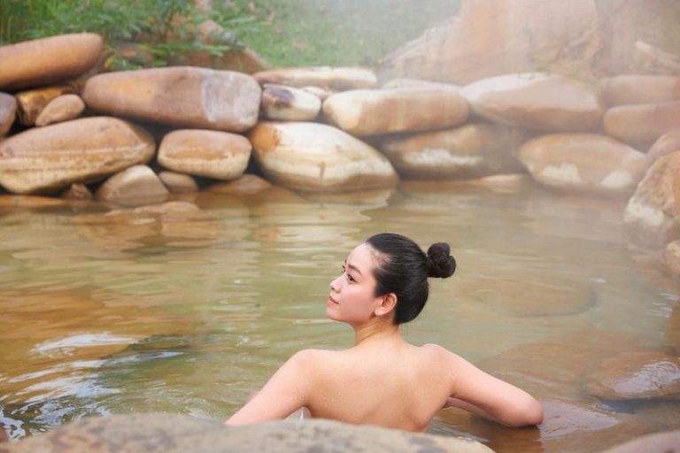Review suối khoáng nóng Thanh Tân: Giá vé, Có đáng đi không?