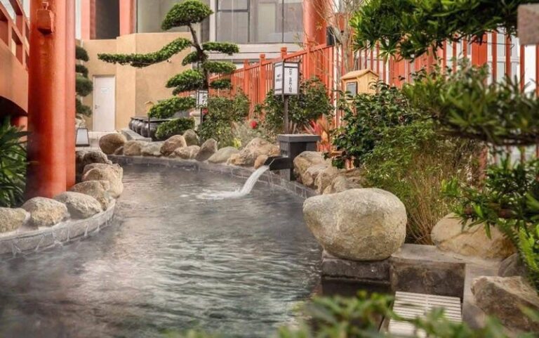 Kinh nghiệm tắm khoáng nóng Ecopark: Giá vé & Quy trình trị liệu