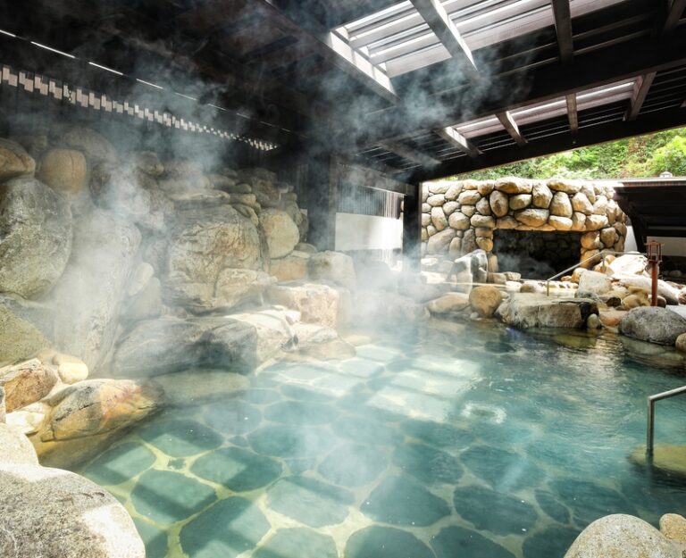 Review Onsen Hạ Long: Giá Vé, Quy Định & Cách Đặt Phòng