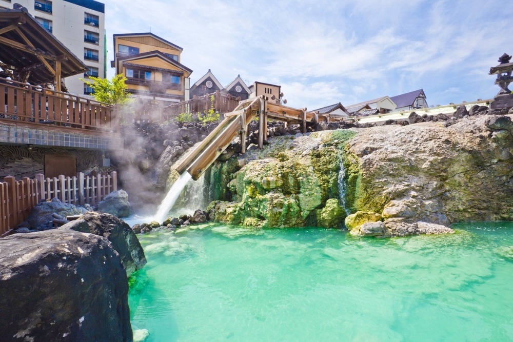 Các loại onsen phổ biến tại Nhật Bản - Rotenburo – bồn tắm khoáng nóng ngoài trời Các loại onsen phổ biến tại Nhật Bản - Rotenburo – bồn tắm khoáng nóng ngoài trời