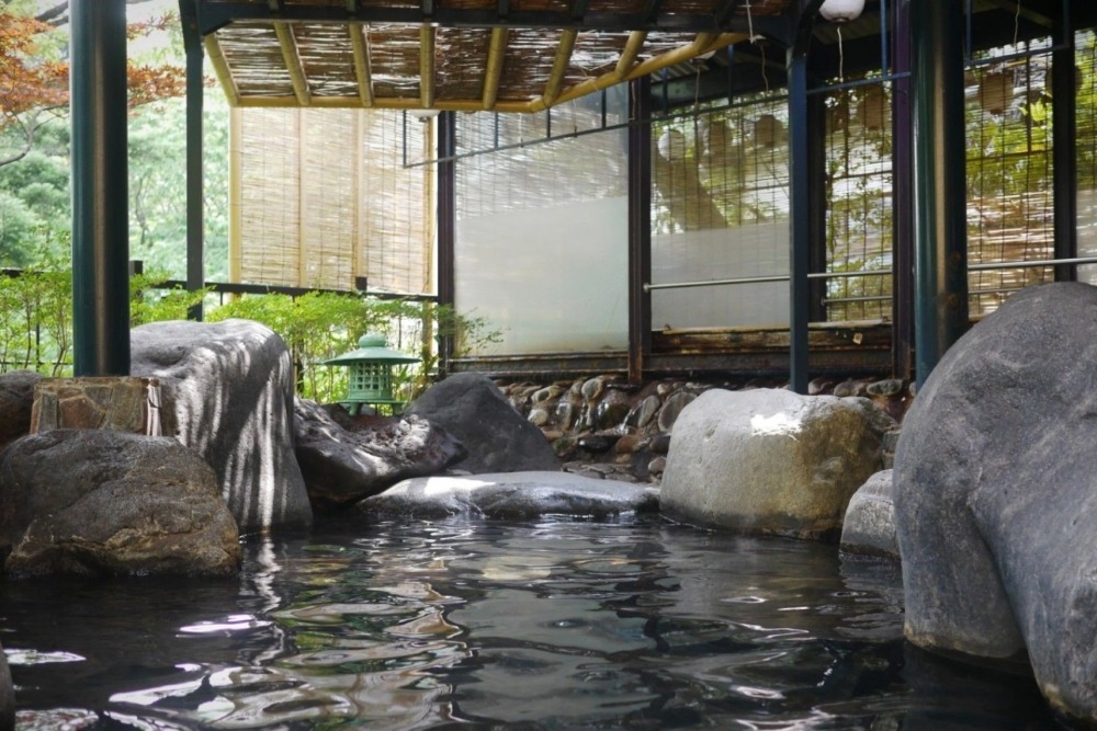Quy tắc cần biết khi tắm onsen Nhật Bản - Giữ yên tĩnh và không làm ảnh hưởng đến người khác Quy tắc cần biết khi tắm onsen Nhật Bản - Giữ yên tĩnh và không làm ảnh hưởng đến người khác