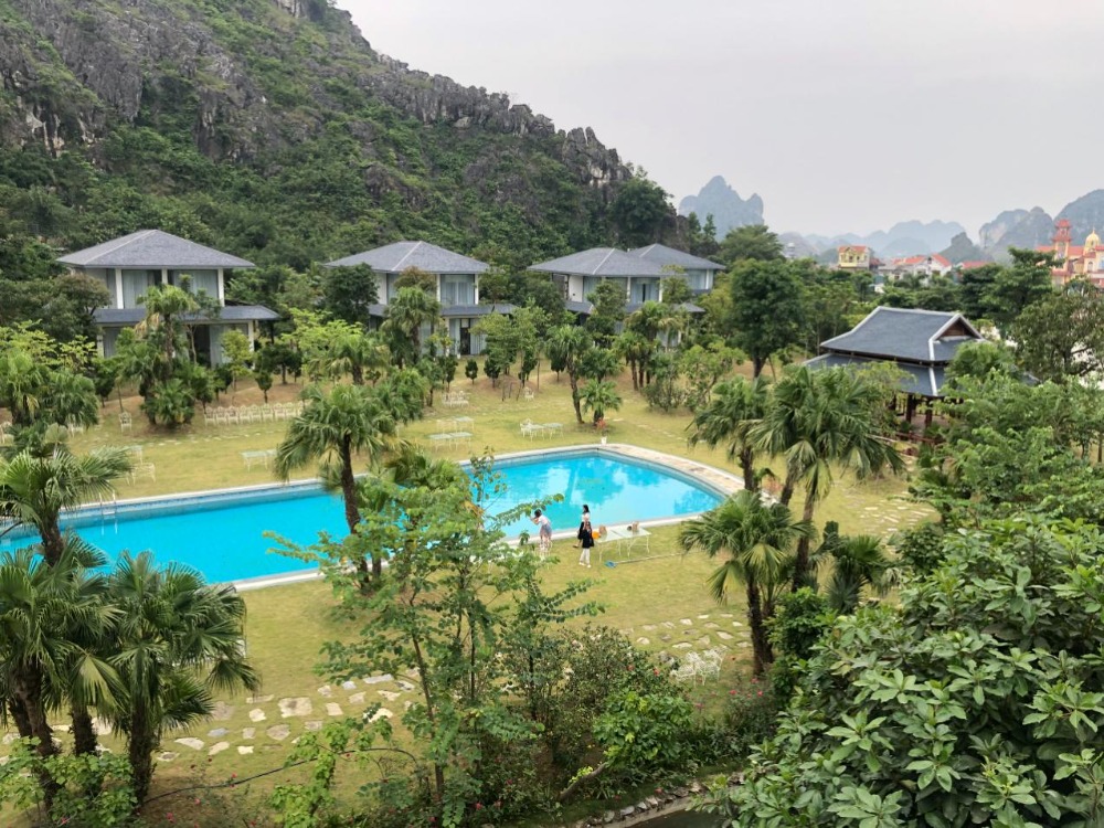 Review trải nghiệm tắm khoáng nóng tại Kênh Gà - Không gian bể tắm và cảm giác thư giãn
